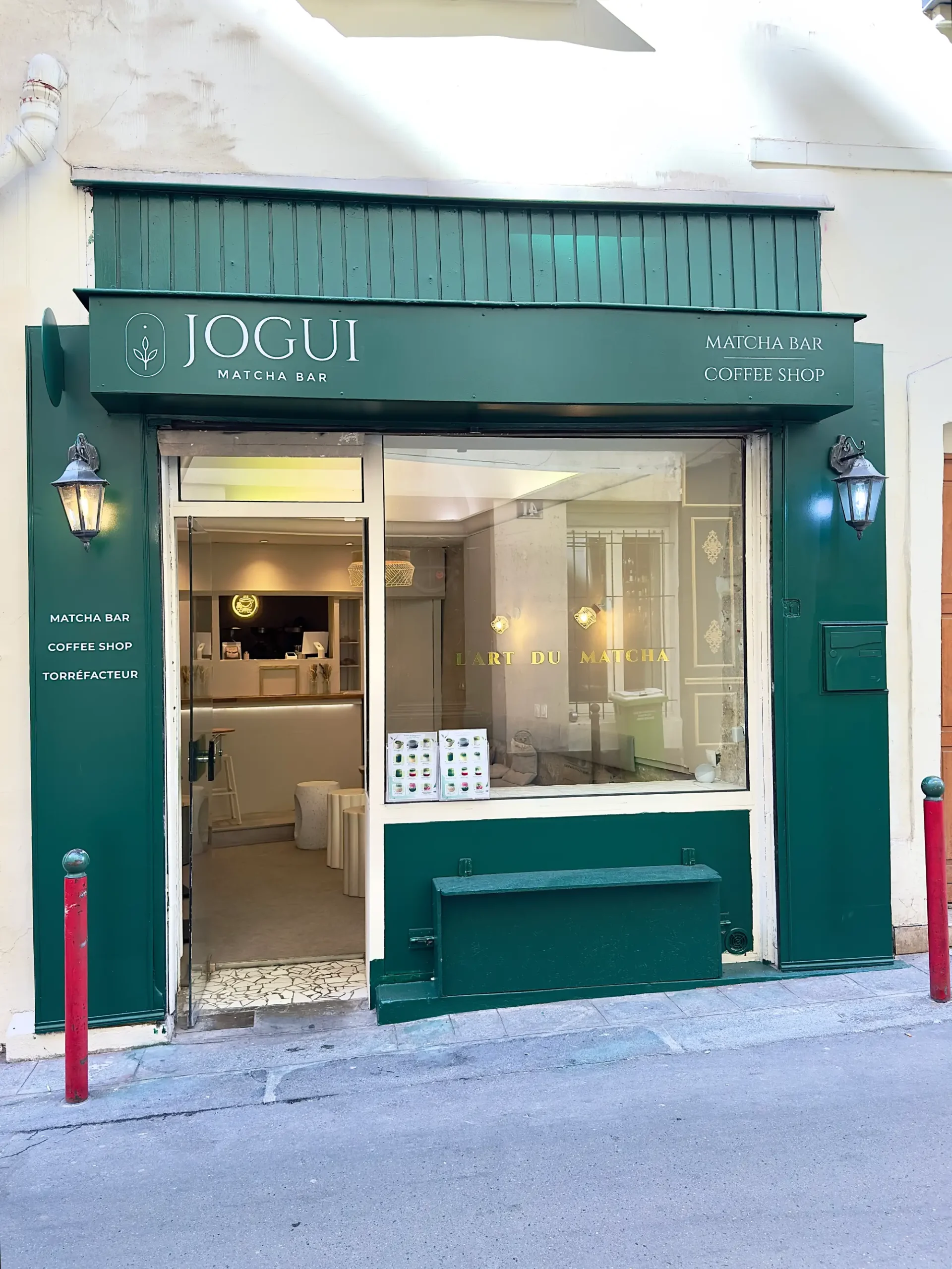 Devanture du coffee shop rue de la Lune